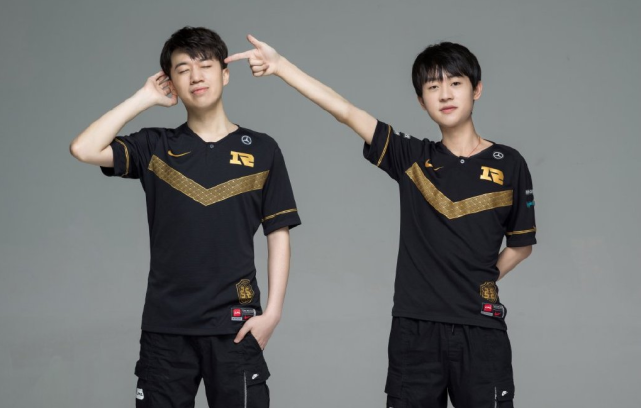 球分给埋伏 球分给埋伏