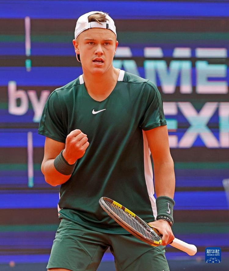 假肢由碳纤 假肢由碳纤