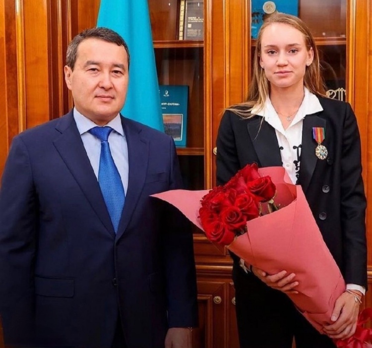 更是一种坚 更是一种坚